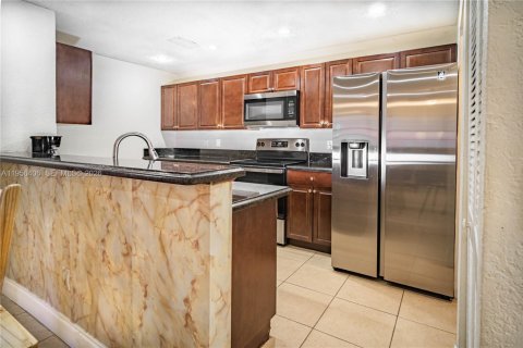 Townhouse in Deerfield Beach, Florida 4 bedrooms, 184.13 sq.m. № 2011617 - photo 9