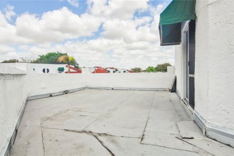 Townhouse in Deerfield Beach, Florida 4 bedrooms, 184.13 sq.m. № 2011617 - photo 23