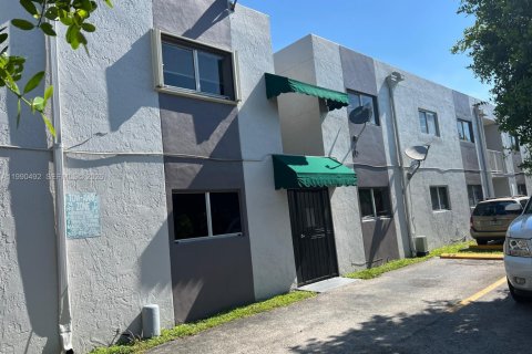 Condominio en Hialeah, Florida, 2 dormitorios  № 2056627