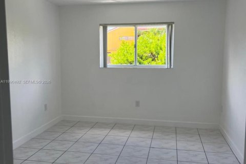 Condominio en alquiler en Hialeah, Florida, 2 dormitorios, 75.25 m2 № 2056627 - foto 8