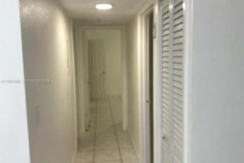 Condominio en alquiler en Hialeah, Florida, 2 dormitorios, 75.25 m2 № 2056627 - foto 5