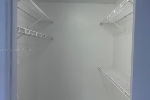 Condominio en alquiler en Hialeah, Florida, 2 dormitorios, 75.25 m2 № 2056627 - foto 7