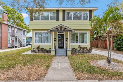 Immobilier commercial à vendre à Tampa, Floride: 8 chambres, 294.5 m2 № 1592755 - photo 1