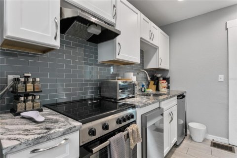 Immobilier commercial à vendre à Tampa, Floride: 8 chambres, 294.5 m2 № 1592755 - photo 7