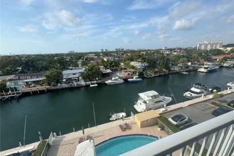 Кондоминиум с 1 спальней в Норт-Майами, Флорида № 2005597