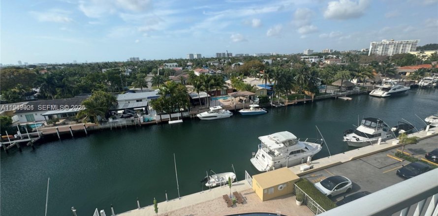 Кондоминиум с 1 спальней в Норт-Майами, Флорида № 2005597