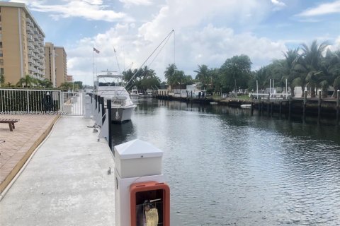 Снять в аренду кондоминиум в Норт-Майами, Флорида 1 спальня, 74.97м2, № 2005597 - фото 17