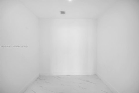 Copropriété à louer à Miami, Floride: 4 chambres, 239.87 m2 № 1981016 - photo 29