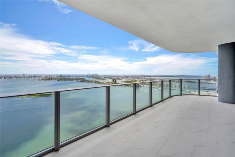 Copropriété à louer à Miami, Floride: 4 chambres, 239.87 m2 № 1981016 - photo 3