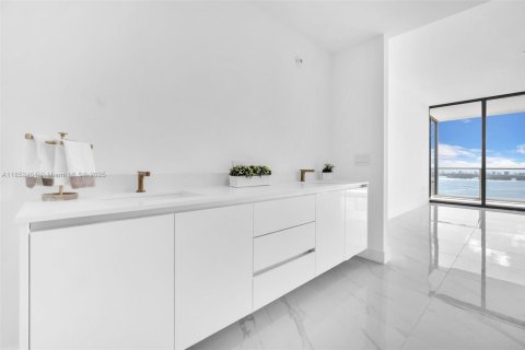 Copropriété à louer à Miami, Floride: 4 chambres, 239.87 m2 № 1981016 - photo 24