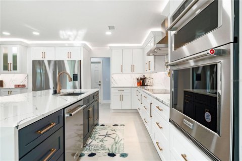 House in Sarasota, Florida 3 bedrooms, 226.12 sq.m. № 2156926 - photo 22