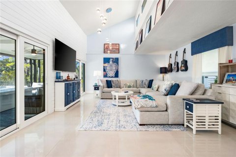 House in Sarasota, Florida 3 bedrooms, 226.12 sq.m. № 2156926 - photo 10