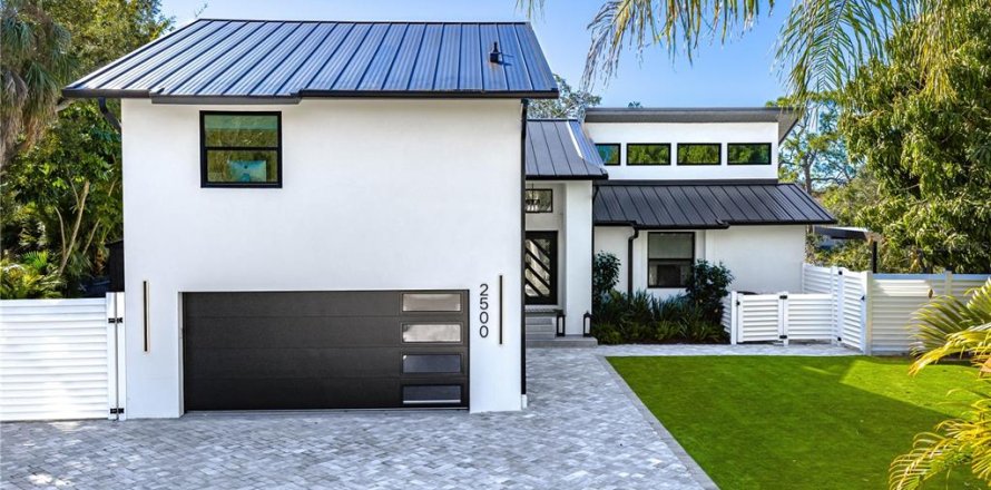 House in Sarasota, Florida 3 bedrooms, 226.12 sq.m. № 2156926