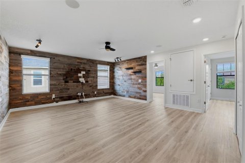 House in Tampa, Florida 4 bedrooms, 281.87 sq.m. № 2151459 - photo 24