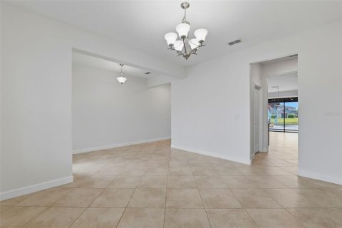 House in Tampa, Florida 4 bedrooms, 281.87 sq.m. № 2151459 - photo 7