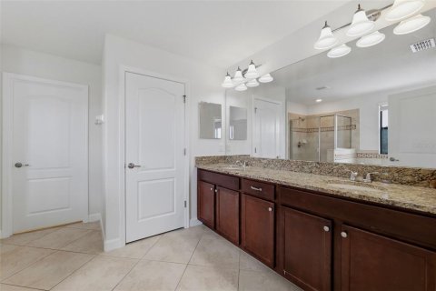 House in Tampa, Florida 4 bedrooms, 281.87 sq.m. № 2151459 - photo 28