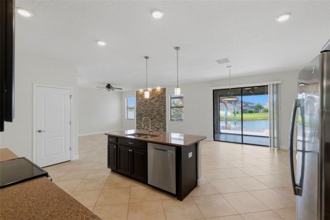 House in Tampa, Florida 4 bedrooms, 281.87 sq.m. № 2151459 - photo 14