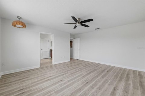 House in Tampa, Florida 4 bedrooms, 281.87 sq.m. № 2151459 - photo 27