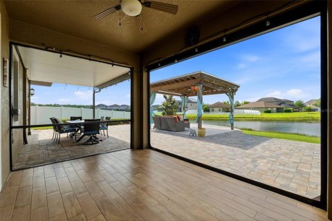 House in Tampa, Florida 4 bedrooms, 281.87 sq.m. № 2151459 - photo 4