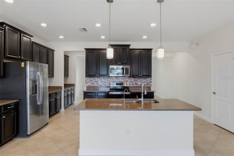 House in Tampa, Florida 4 bedrooms, 281.87 sq.m. № 2151459 - photo 10