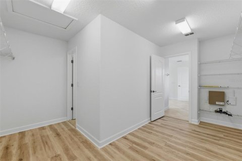 House in Tampa, Florida 4 bedrooms, 281.87 sq.m. № 2151459 - photo 30