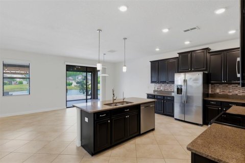 House in Tampa, Florida 4 bedrooms, 281.87 sq.m. № 2151459 - photo 13