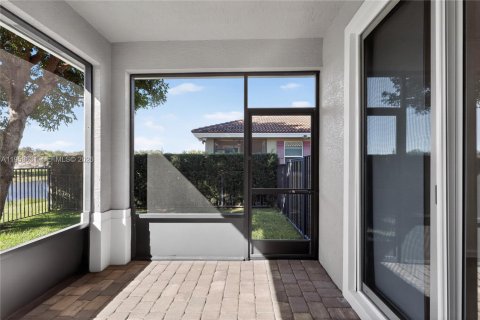 House in Greenacres, Florida 3 bedrooms, 163.42 sq.m. № 2021965 - photo 21