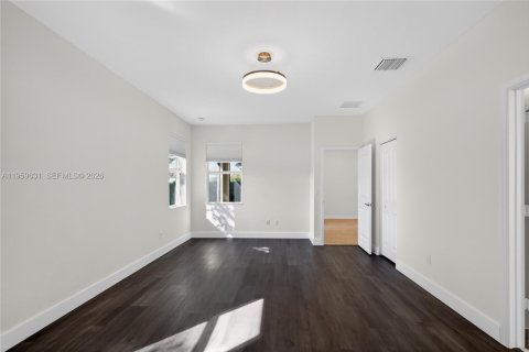 House in Greenacres, Florida 3 bedrooms, 163.42 sq.m. № 2021965 - photo 10