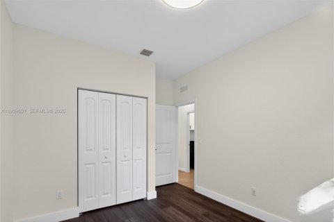 House in Greenacres, Florida 3 bedrooms, 163.42 sq.m. № 2021965 - photo 14