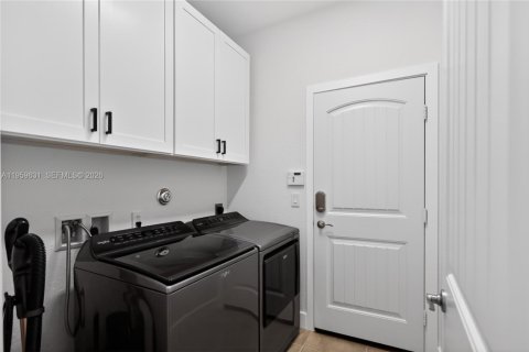 House in Greenacres, Florida 3 bedrooms, 163.42 sq.m. № 2021965 - photo 20