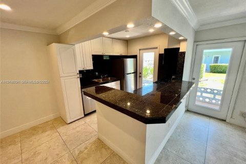 Condo in North Miami, Florida, 2 bedrooms  № 1983507 - photo 4