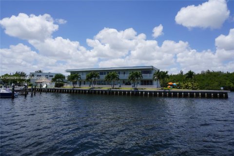 Condo in North Miami, Florida, 2 bedrooms  № 1983507 - photo 3