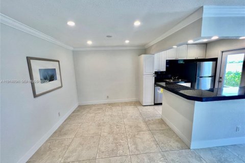 Condo in North Miami, Florida, 2 bedrooms  № 1983507 - photo 23