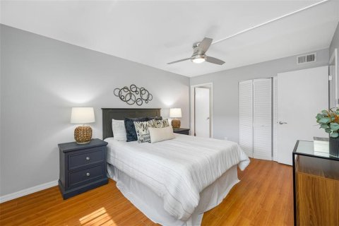 Condo in Largo, Florida, 2 bedrooms  № 1837755 - photo 16