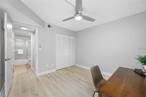 Condo in Largo, Florida, 2 bedrooms  № 1837755 - photo 24