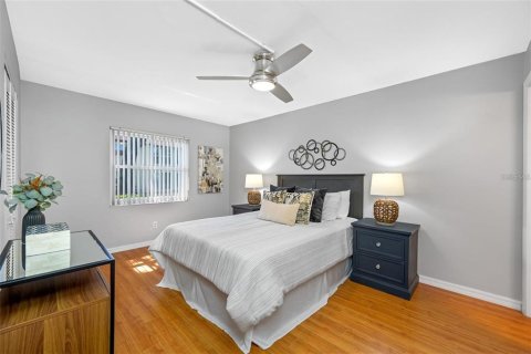 Condo in Largo, Florida, 2 bedrooms  № 1837755 - photo 14