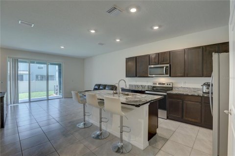 Townhouse in Wesley Chapel, Florida 3 bedrooms, 155.43 sq.m. № 1744860 - photo 8