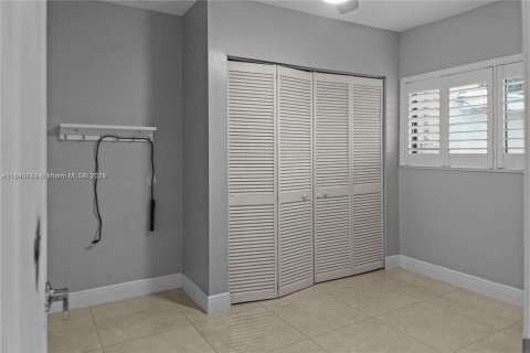 Casa en venta en Hialeah, Florida, 4 dormitorios, 117.06 m2 № 2060155 - foto 17