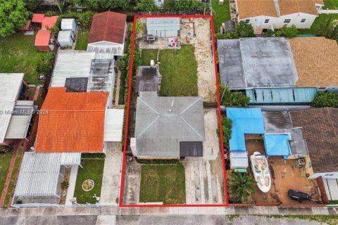 Casa en venta en Hialeah, Florida, 4 dormitorios, 117.06 m2 № 2060155 - foto 24