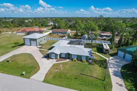 House in Englewood, Florida 3 bedrooms, 177.07 sq.m. № 1370015 - photo 1