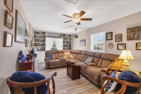 House in Englewood, Florida 3 bedrooms, 177.07 sq.m. № 1370015 - photo 24