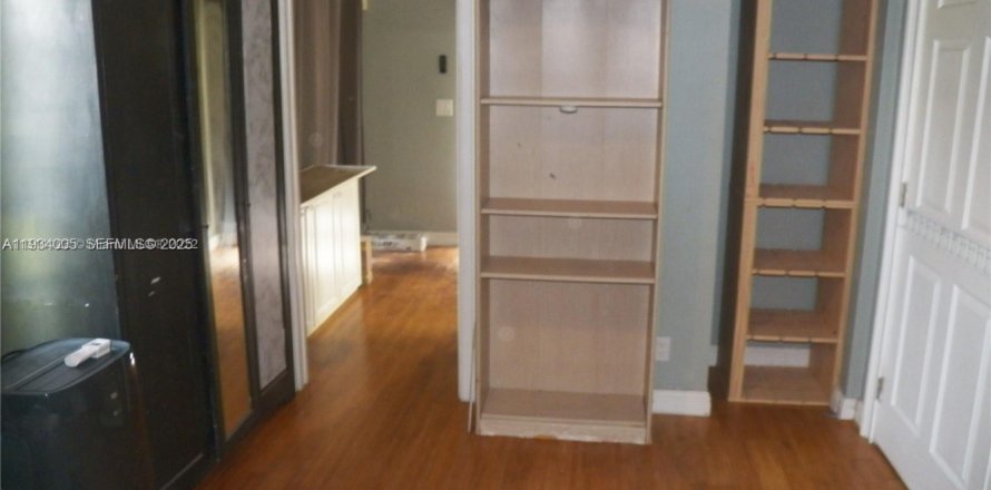 Propiedad comercial en Hollywood, Florida 1 dormitorio, 330.64 m2 № 1992234