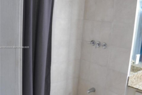 Propiedad comercial en alquiler en Hollywood, Florida, 1 dormitorio, 330.64 m2 № 1992234 - foto 4