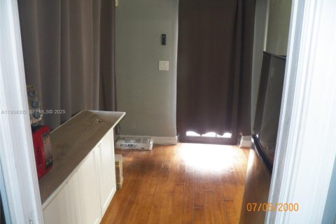 Propiedad comercial en alquiler en Hollywood, Florida, 1 dormitorio, 330.64 m2 № 1992234 - foto 7