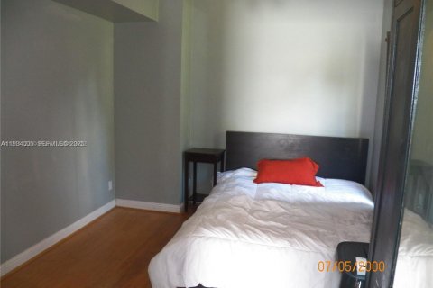 Propiedad comercial en alquiler en Hollywood, Florida, 1 dormitorio, 330.64 m2 № 1992234 - foto 2