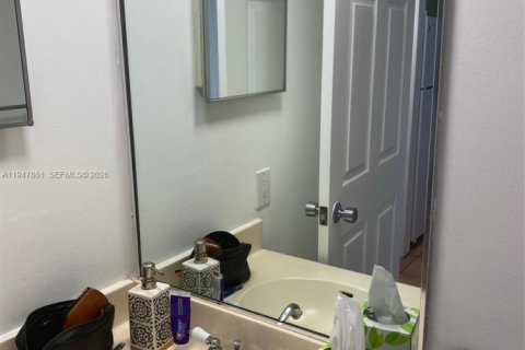 Copropriété à vendre à Miami, Floride: 1 chambre, 65.03 m2 № 2004581 - photo 12