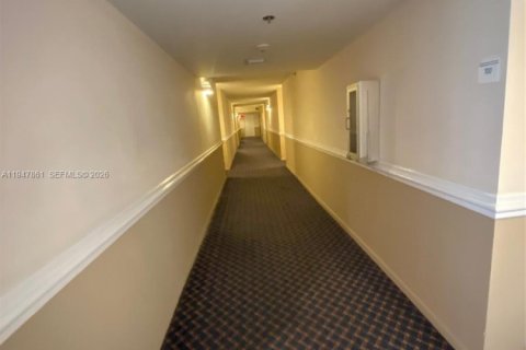 Copropriété à vendre à Miami, Floride: 1 chambre, 65.03 m2 № 2004581 - photo 9