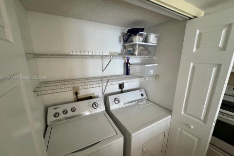 Copropriété à vendre à Miami, Floride: 1 chambre, 65.03 m2 № 2004581 - photo 14