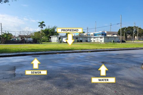 Commercial property in Homestead, Florida № 1811502 - photo 1