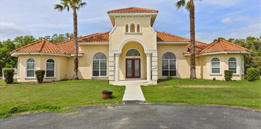 Casa en Ocala, Florida 5 dormitorios, 486.99 m2 № 1598133